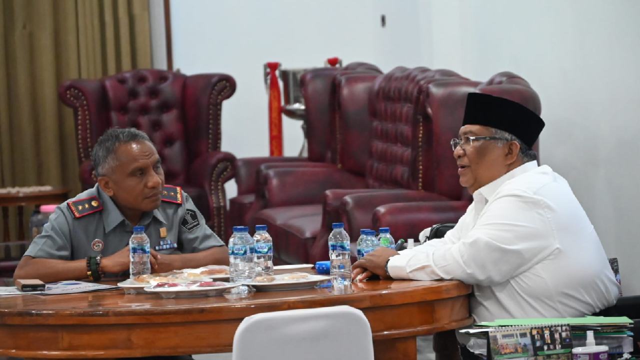 Kakanwil Kemenkumham Sulawesi Tenggara, Silvester Sili Laba koordinasi dengan Gubernur Sulawesi Tenggara, Ali Mazi perihal pemberian remisi umum. Foto: Ist.