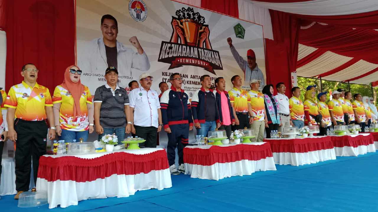 Pembukaan kejuaraan Liga Tarkam Kemenpora RI di Kabupaten Konawe resmi digelar. Foto: Ist.
