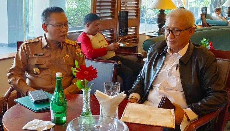 Calon Pj Bupati Kolaka Utara, Sukanto Tobing bersama Wakil Gubernur Sulawesi Tenggara, Lukman Abunawas. Foto: Ist.