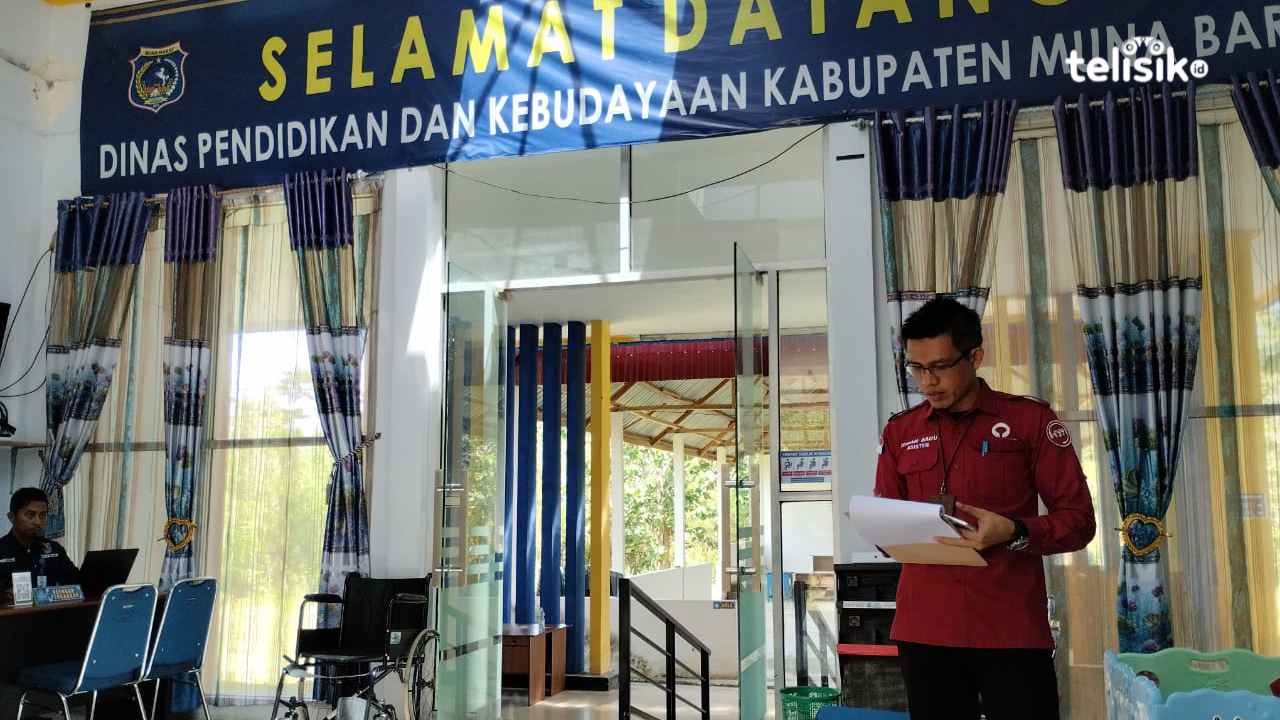 Penilaian Ombudsman RI perwakilan Sulawesi Tenggara di Dinas Pendidikan dan Kebudayaan Muna Barat. Foto: Putri Wulandari/Telisik