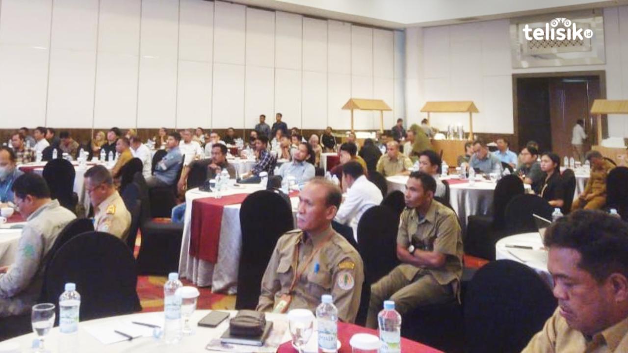 Peserta kegiatan rehab DAS, Dinas Kehutanan Sulawesi Tenggara yang dihadiri oleh peserta dari perusahaan tambang se-Sulawesi Tenggara. Foto: Nur Khumairah/Telisik