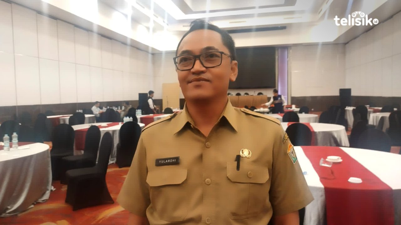 Kepala Bidang Pengelolaan Aliran Sungai dan Rehabilitasi Hutan dan Lahan Dinas Kehutanan Sulawesi Tenggara, La Ode Yulardhi menghimbau pada perusahaan tambang untuk mengerjakan kewajiban perusahaannya. Foto: Nur Khumairah/Telisik