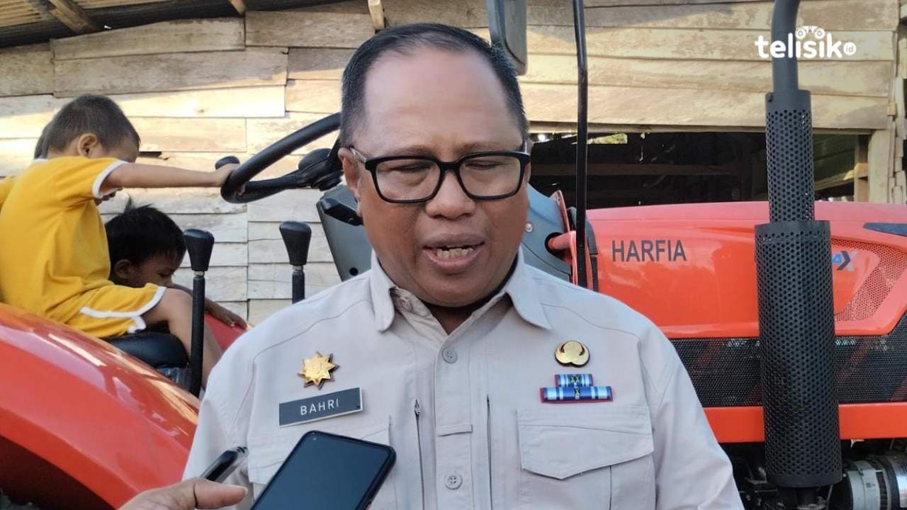 Pj Bupati Muna Barat, Bahri, terus berbenah bagi pembangunan dan pelayanan publik di Muna Barat. Foto: Putri Wulandari/Telisik