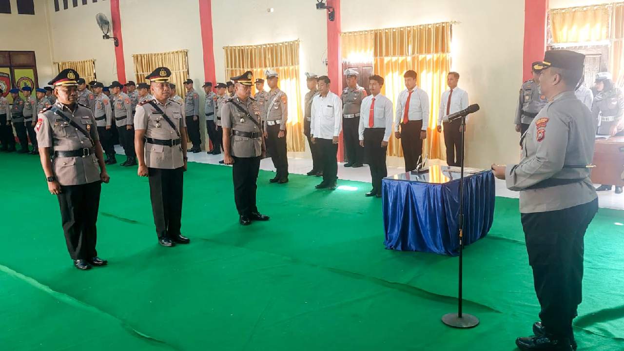 Sertijab Wakapolres dan pelantikan Kabagren Polres Wakatobi, di Aula Endra Dharmalaksana Polres Wakatobi, Senin (21/8/2023). Foto: Ist.