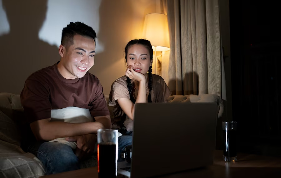 Netflix jadi salah satu platform streaming film yang paling banyak digunakan untuk menghibur para pecinta film. Foto: Repro Moxa.id