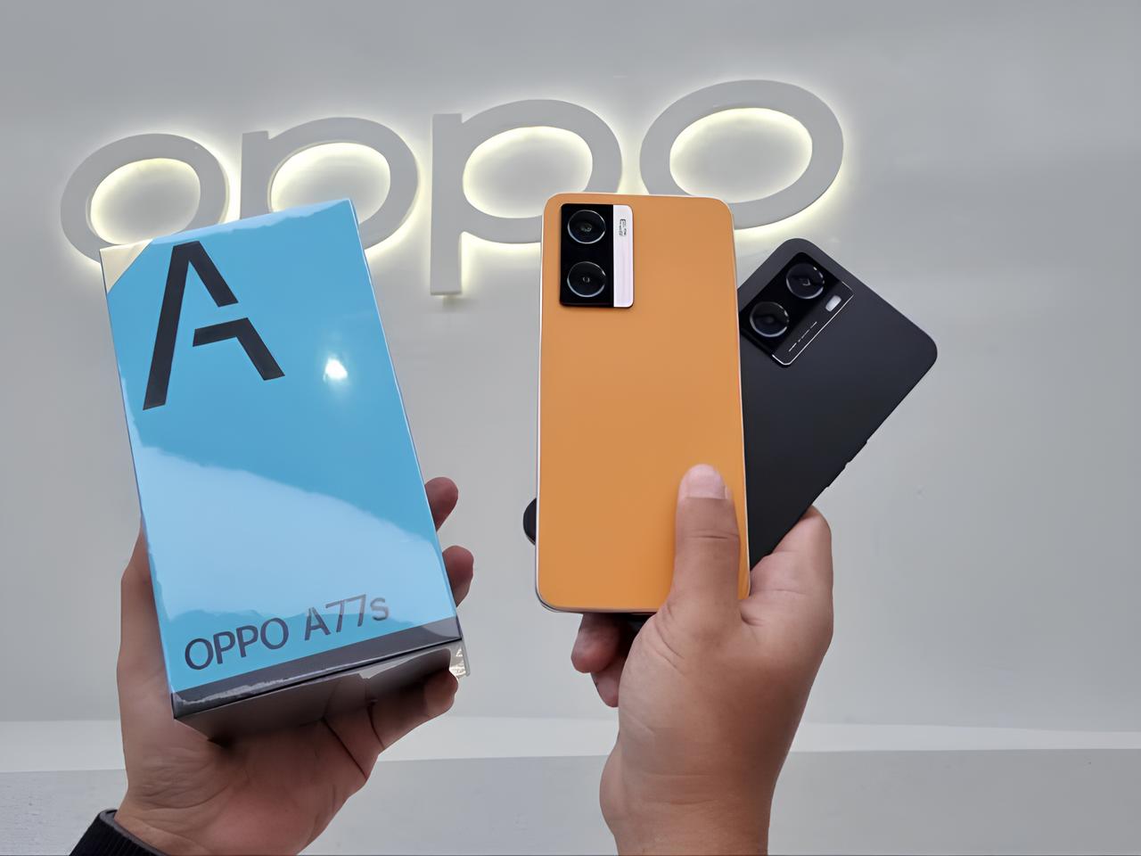 Hp Oppo A77s yang dijual dengan dua varian warna yakni hitam dan orange. Foto: Repro Liputan6.com