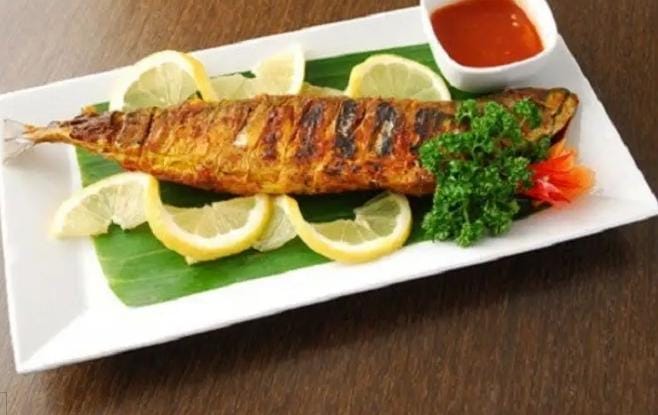 Jika Anda ingin mengurangi konsumsi makanan berminyak, bisa mencoba salah satu resep makanan sehat untuk penderita kolesterol. Foto: Repro Orami.co.id