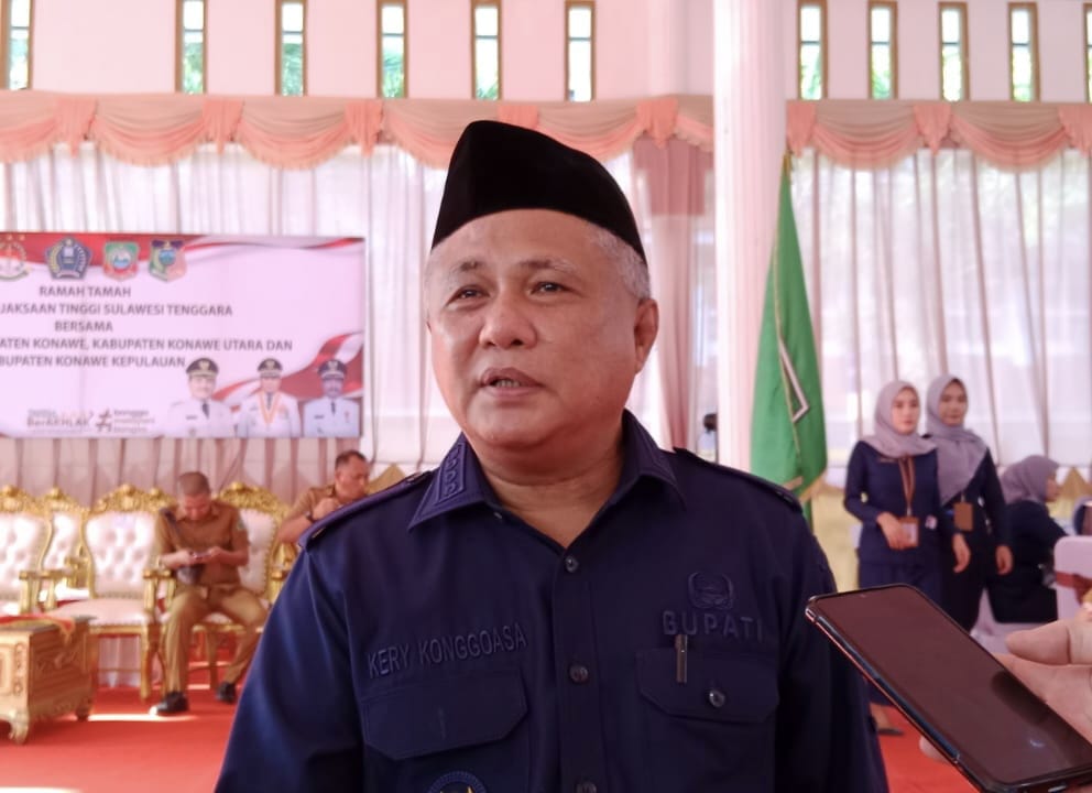 Bupati Konawe, Kery Saiful Konggoasa siap lantik 9 pejabat eselon IIb hasil seleksi terbuka JPTP walaupun malam hari. Foto: Ist.
