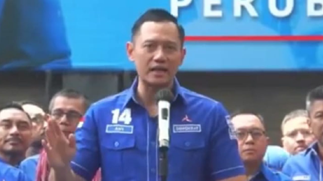 Ketum Demokrat, Agus Harimurti Yudhoyono, menyampaikan arah koalisi partainya kepada wartawan usai rapat di DPP Partai Demokrat pada Senin (4/9/2023) siang. Foto: Ist.