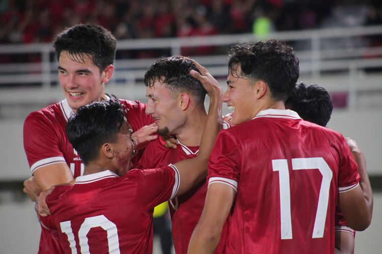 Timnas Indonesia memastikan lolos ke putaran final Piala Asia U-23 setelah menggilas Turkmenistan 2-0 di Grup K Kualifikasi Piala Asia U-23 di Stadion Manahan Solo, Jawa Tengah, Selasa (12/9/2023). Foto: Kompas.com