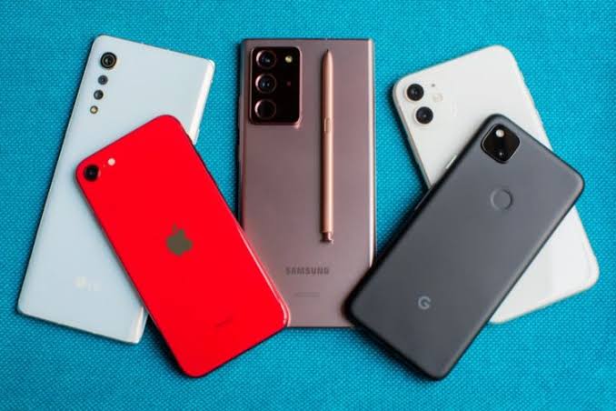 Ada sejumlah handphone yang dinilai mudah maupun sulit untuk diperbaiki bila terkena masalah kerusakan. Foto: Repro Kompas.com