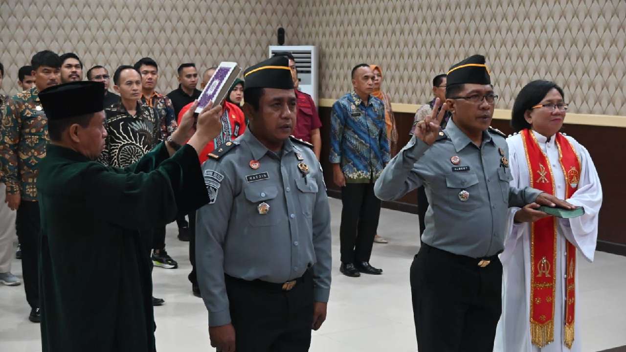 Pengambilan sumpah jabatan pejabat administrasi lingkup Kanwil Kemenkumham Sulawesi Tenggara. Foto: Ist.