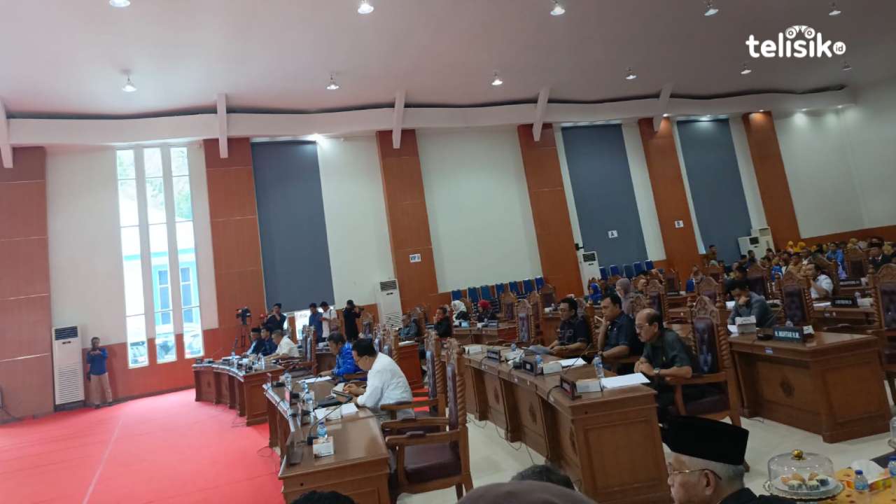 Rapat paripurna DPRD Sulawesi Tenggara bersama Pj Gubernur tentang KUA PPAS 2023. Foto: Adinda Septia Putri/Telisik