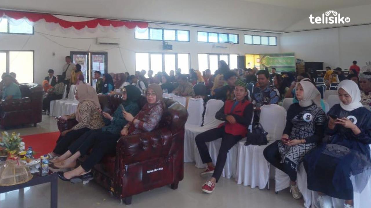 UPTD Museum dan Taman Budaya menggelar lomba lagu daerah di Aula Dinas Pendidikan dan Kebudayaan Sulawesi Tenggara. Foto: Nur Khumairah/Telisik