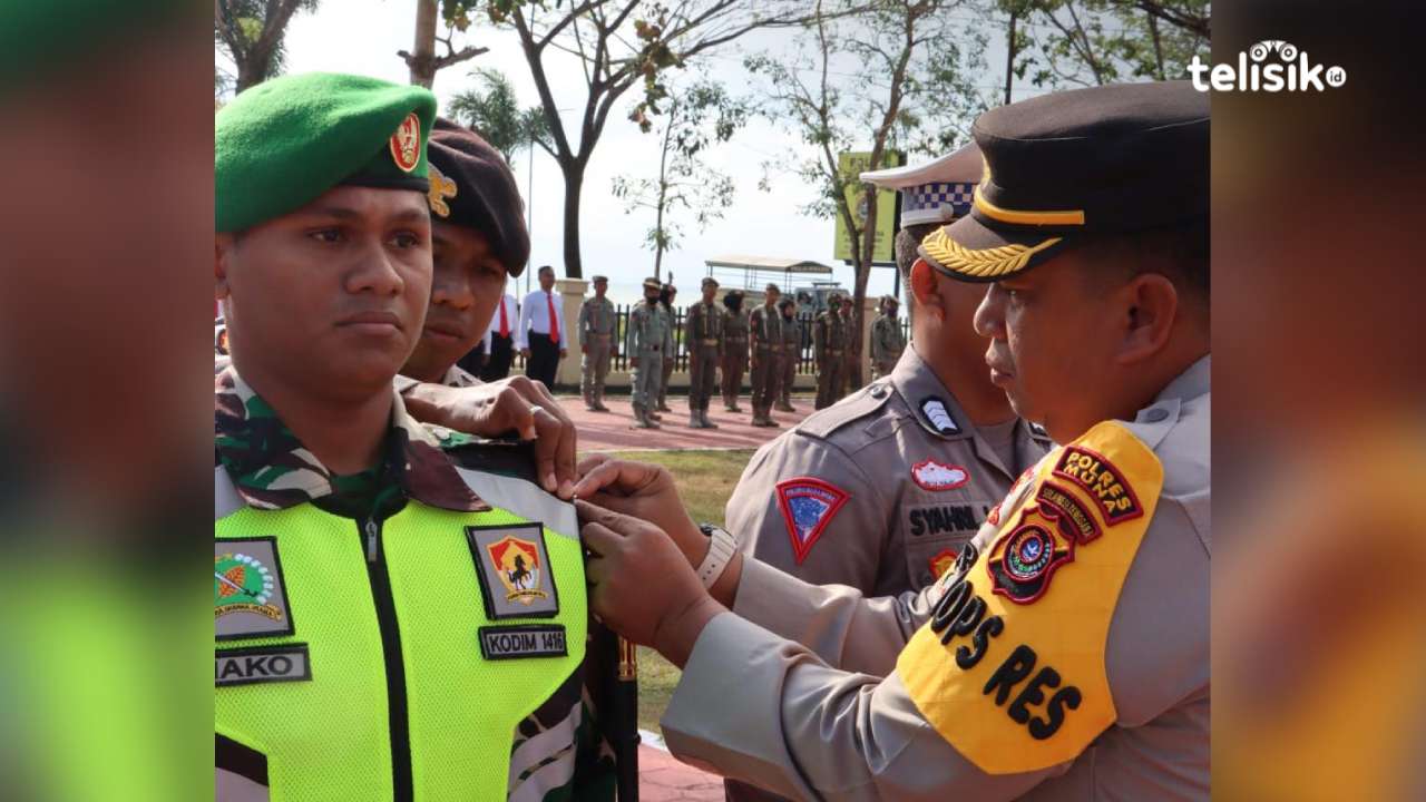 Kapolres Muna, AKBP Mulkaifin memimpin gelar pasukan operasi Zebra Anoa. Foto : Sunaryo/Telisik