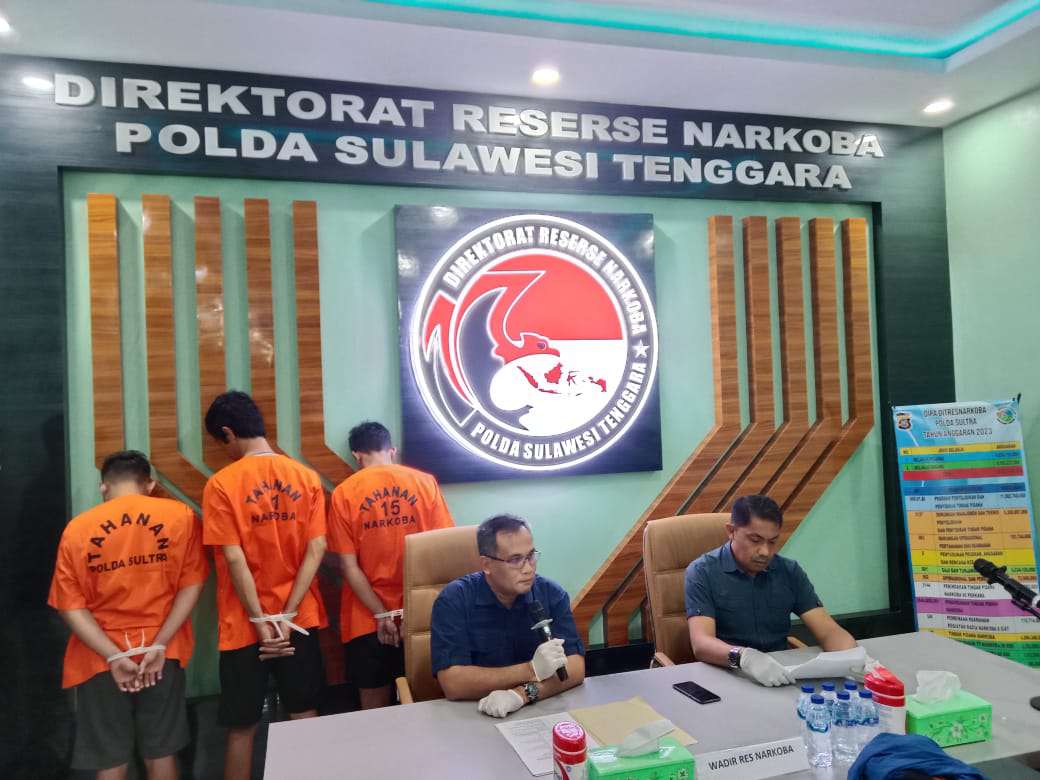 Ketiga Pelaku, SY (22), FA (22), dan AN (33), akan dijerat dengan pidana yang berat sesuai dengan Undang-Undang No 35 Tahun 2009 tentang Narkotika. Foto: Ist.
