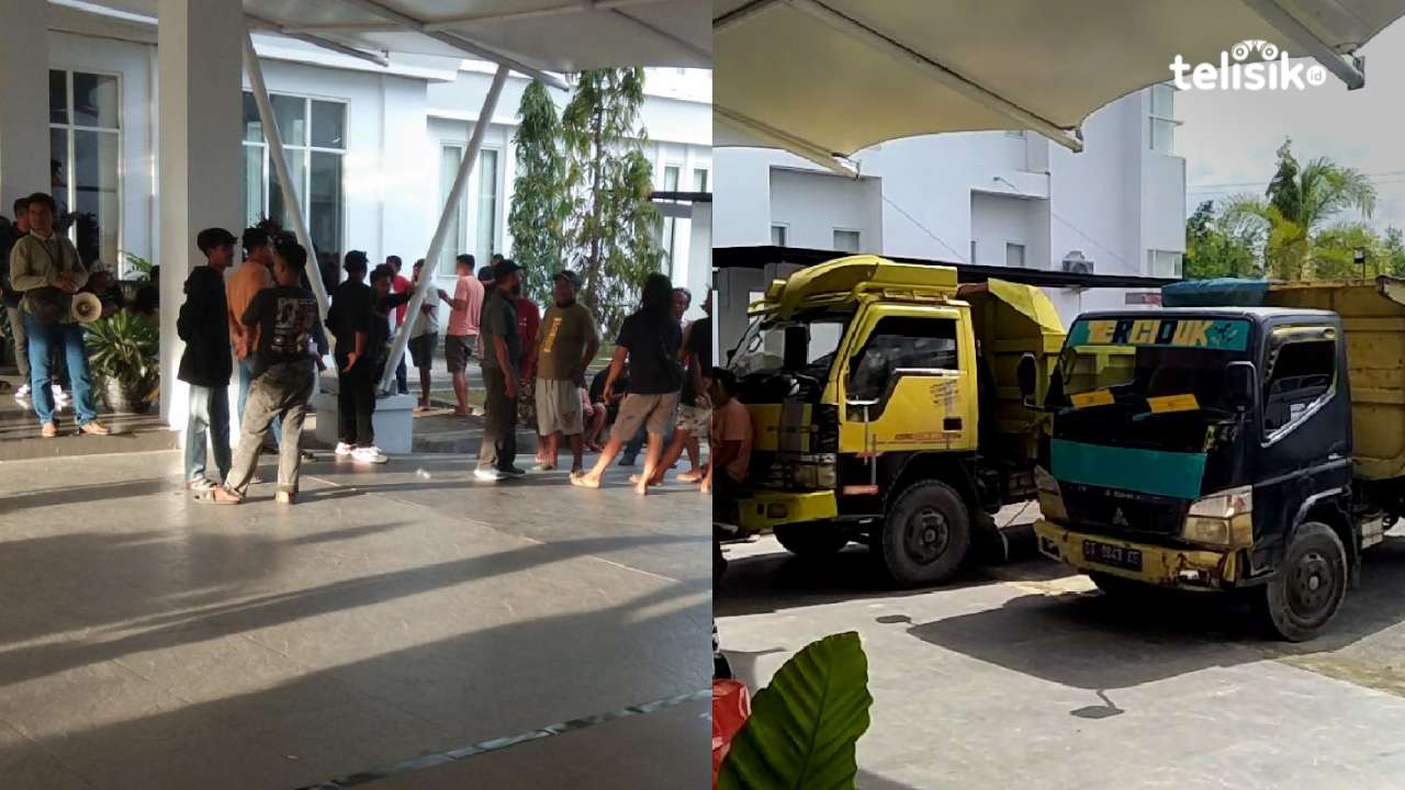 Ratusan sopir truk mendatangi kantor DPR Kota Kendari dan mendesak agar pihak Pertamina kembali membuka solar subsidi di SPBU Martandu. Foto: Thamrin Dalby/Telisik