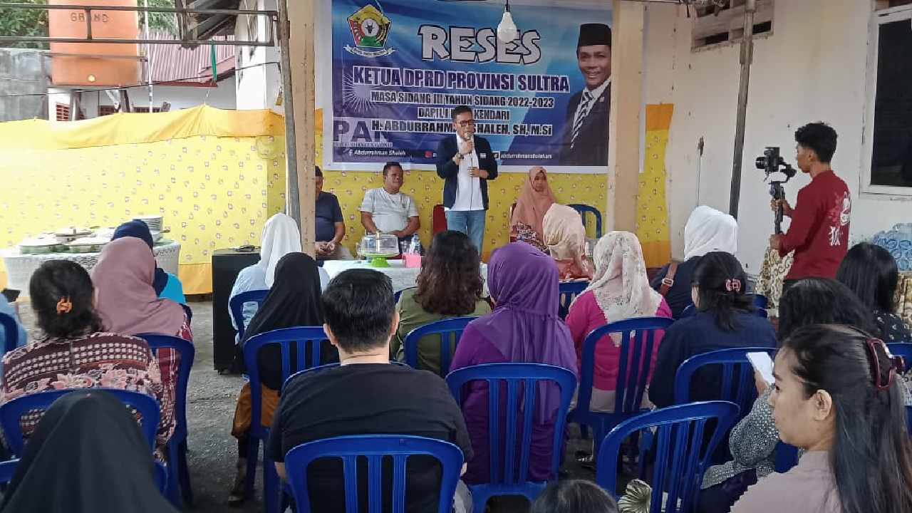 Ketua DPRD Sulawesi Tenggara, Abdurrahman Shaleh melakukan reses di Kelurahan Kadia, Kecamatan Kadia, Kota Kendari mendapat antusias dari warga setempat. Foto: Ist.