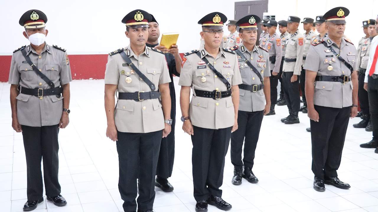 Upacara serah terima jabatan di lingkungan polres Buton, dipimpin langsung oleh kapolres Buton. Foto: Ist.