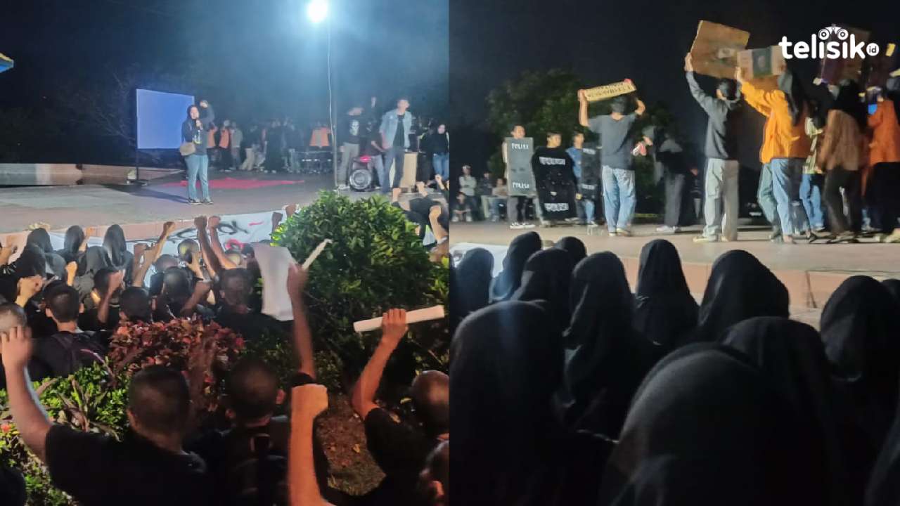 Ratusan mahasiswa Teknik Universitas Halu Oleo, menampilkan teatrikal penembakan Randi dan Yusuf. Foto: Ahmad Jaelani/Telisik