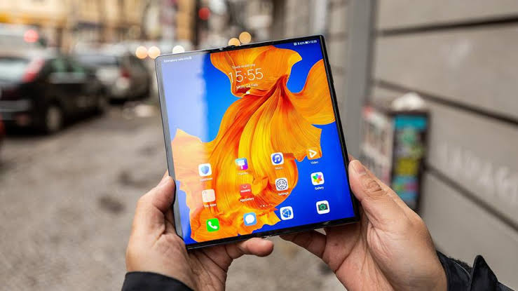 Banyak produsen smartphone meramaikan pasar ponsel lipat dengan desain dan spesifikasi yang berbeda-beda. Foto: Repro Telset.id