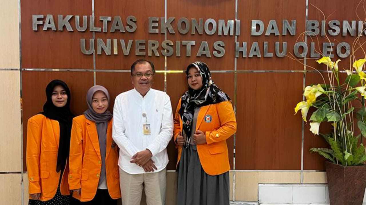 Fakultas Ekonomi dan Bisnis UHO Kendari kirim 7 mahasiswa untuk ikut magang internasional di Jerman. Foto: Ist.