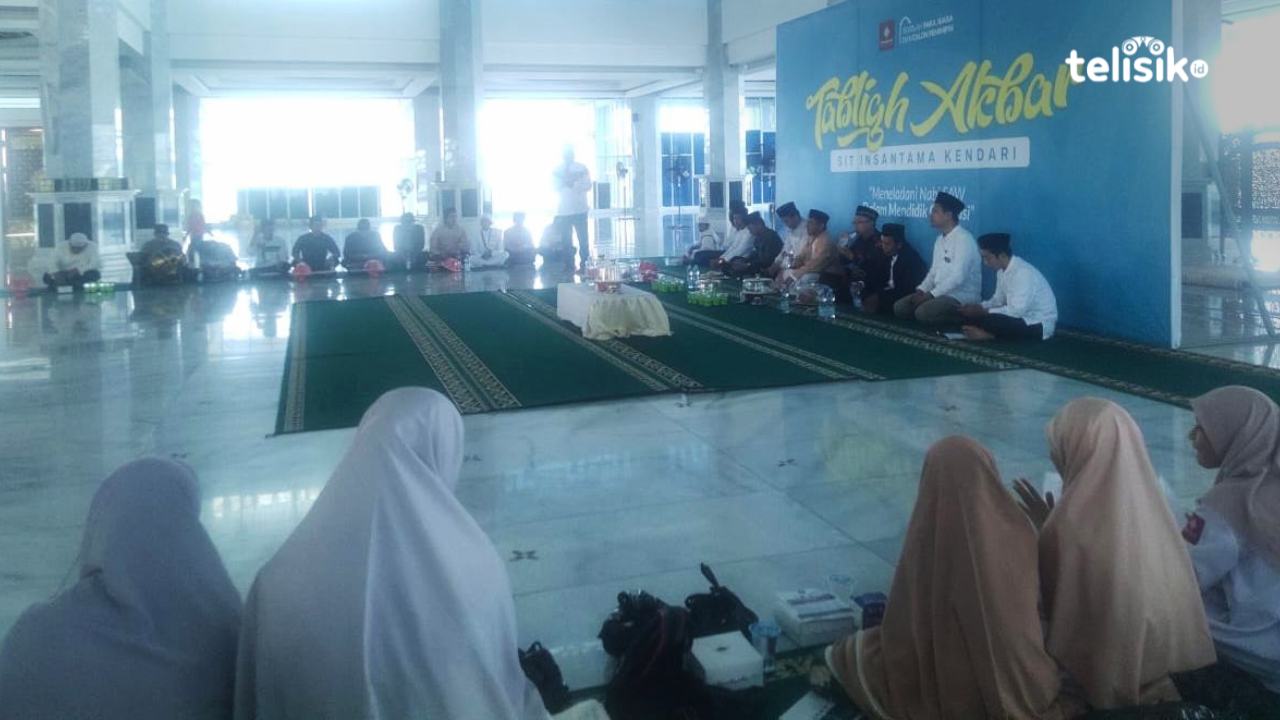 FOSIS Sekolah Islam Terpadu (SIT) Insantama Kendari peringati Maulid Nabi Muhammad SAW dengan mengadakan tabliq akbar dengan tema meneladani Nabi SAW dalam mendidik generasi. Foto: Erni Yanti/Telisik