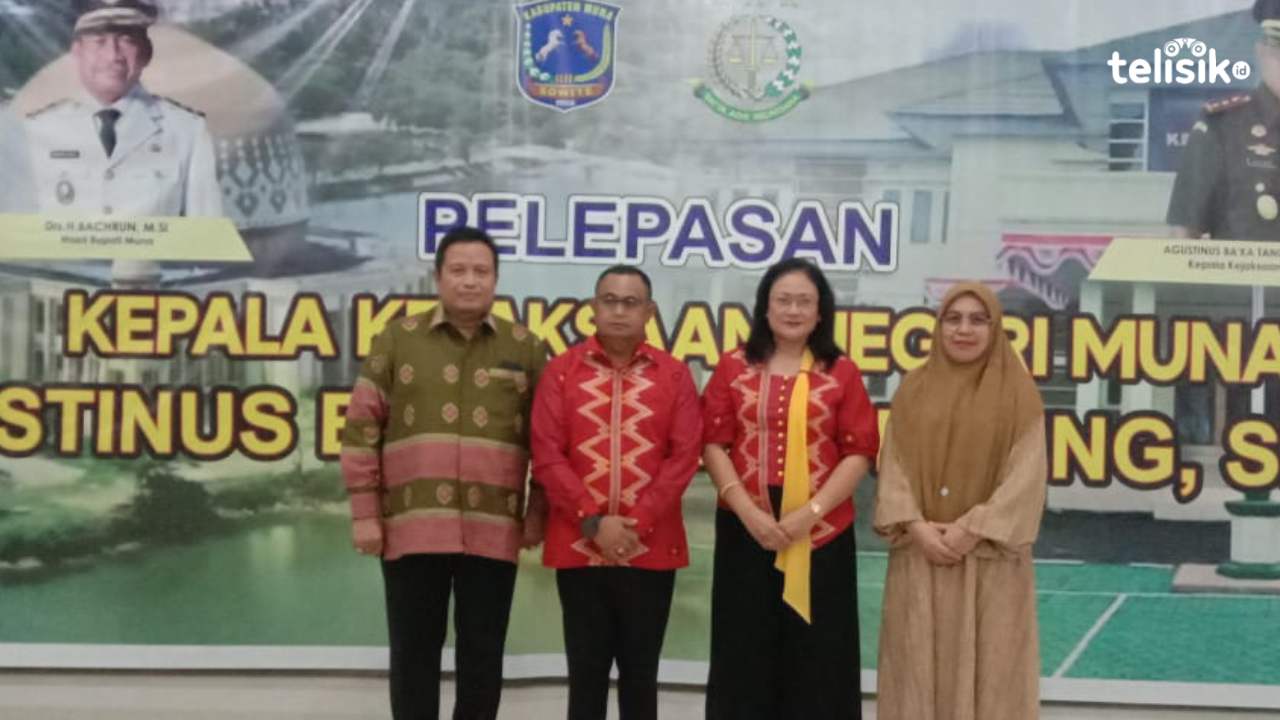 Bupati Muna, LM Rusman Emba bersama Kajari, Agustinus Baka Tangdililing beserta istri. Foto: Sunaryo/Telisik