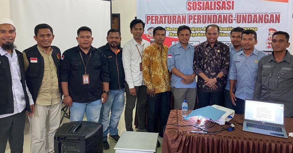 Bawaslu Muna Barat bersama Panwascam program rencana tindak lanjut peraturan perundang-undangan. Foto: Ist.