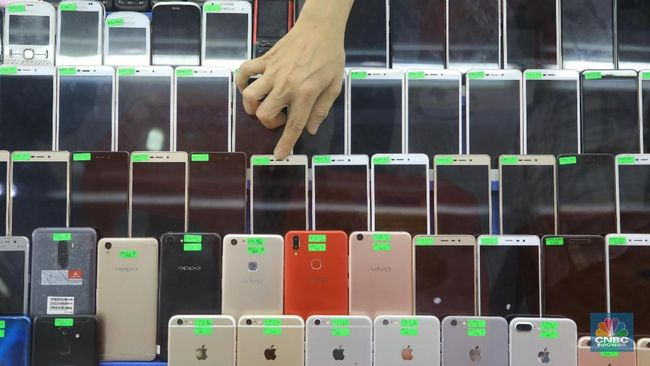 Pasar HP masih terus anjlok dan sudah memasuki kuartal ke-9 berturut-turut. Secara keseluruhan, penjualan HP global turun 8 persen di Q3-2023 YoY. Foto: Repro Cnnindonesia.com