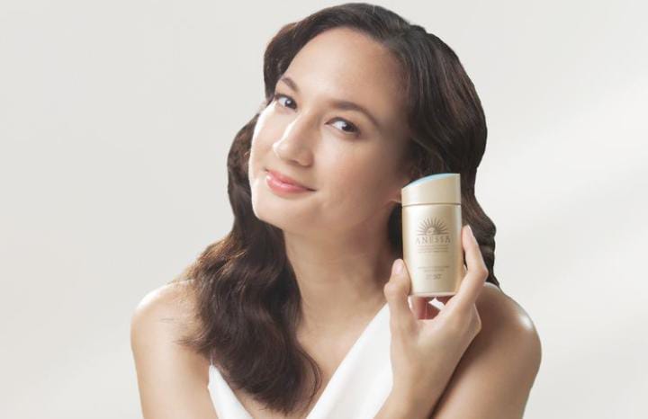 Kondisi cuaca saat ini, Anda perlu menjaga kesehatan salah satunya kesehatan kulit dan selalu minum yang cukup agar tidak dehidrasi sehingga kurang konsentrasi dan tentunya menggunakan sunscreen. Foto: Kompas.com