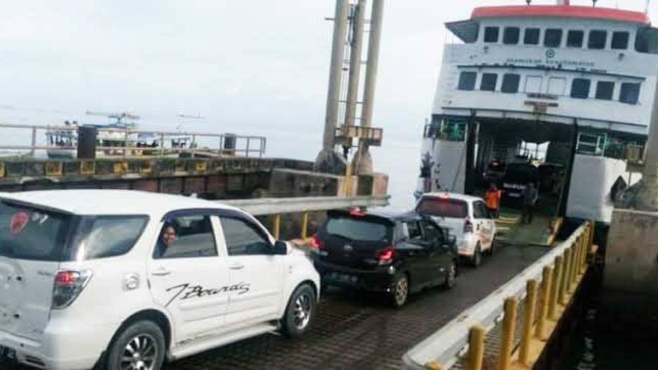 Pelabuhan penyeberangan Feri Torobulu-Tampo sediakan tambahan kapal penumpang menjadi 5 unit. Foto: Antara