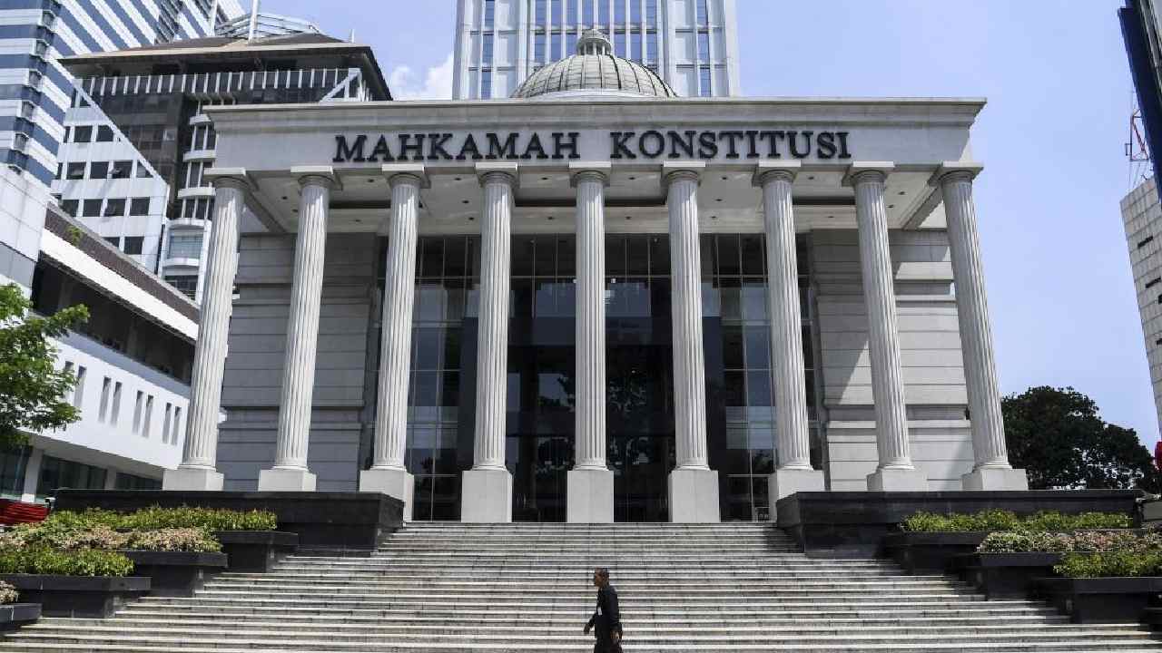 Gedung Mahkamah Konstitusi, tempat akan diputuskannya batas usia capres-cawapres oleh Hakim Konstitusi pada Senin (16/10/2023). Foto: IDNTimes
