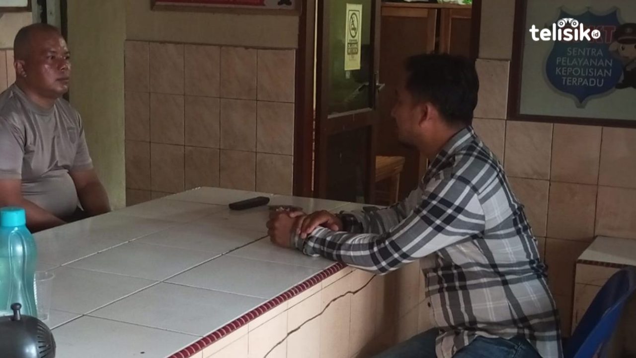Bambang Hermanto korban dugaan pengrusakan pagar bangunan miliknya ketika di Polsek Stabat dan bertemu dengan Bripa Devo Lubis. Foto: Reza Fahlefy/Telisik