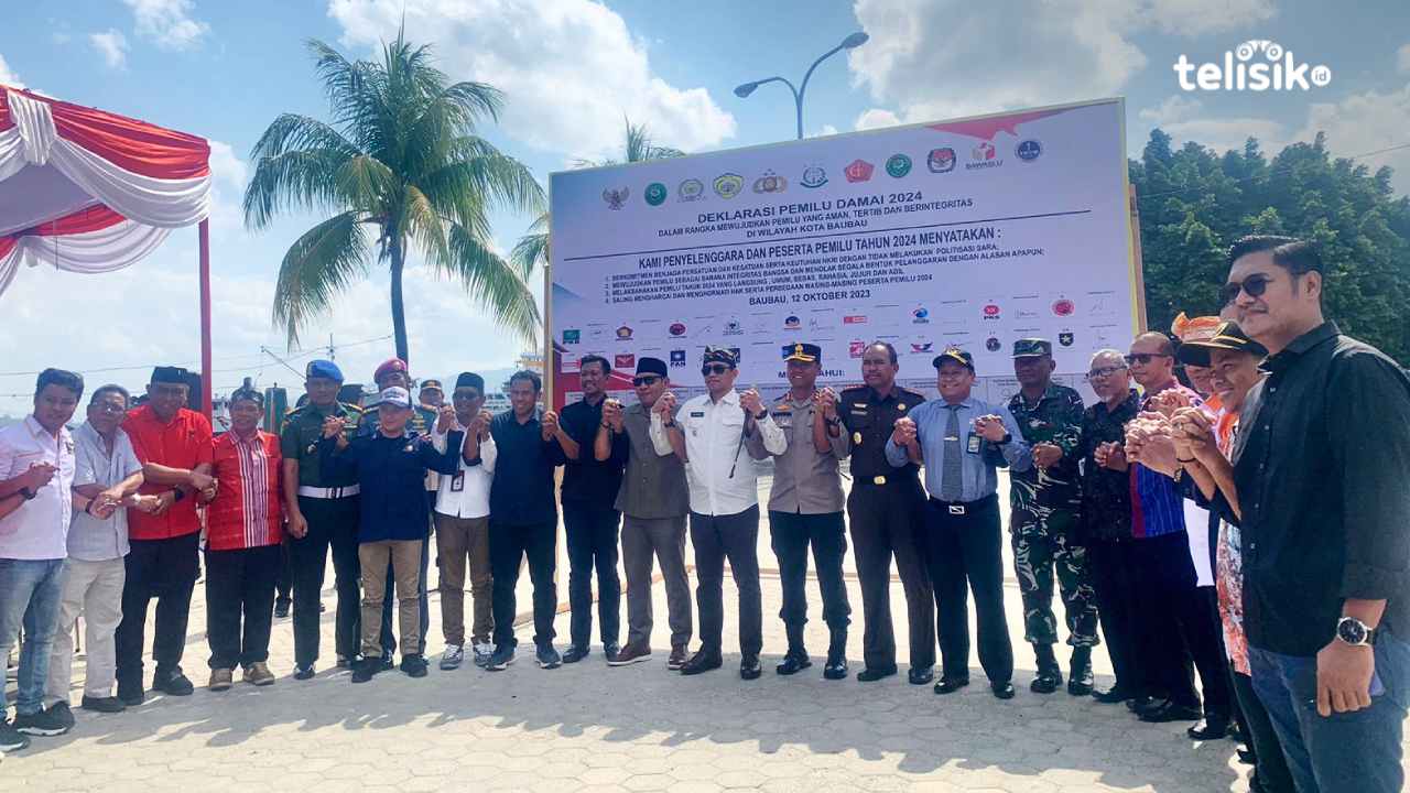 Pj Wali Kota Baubau, Muh Rasman Manafi bersama stakeholder lainnya dalam kegiatan deklarasi pemilu damai 2024. Foto: Elfinasari/Telisik