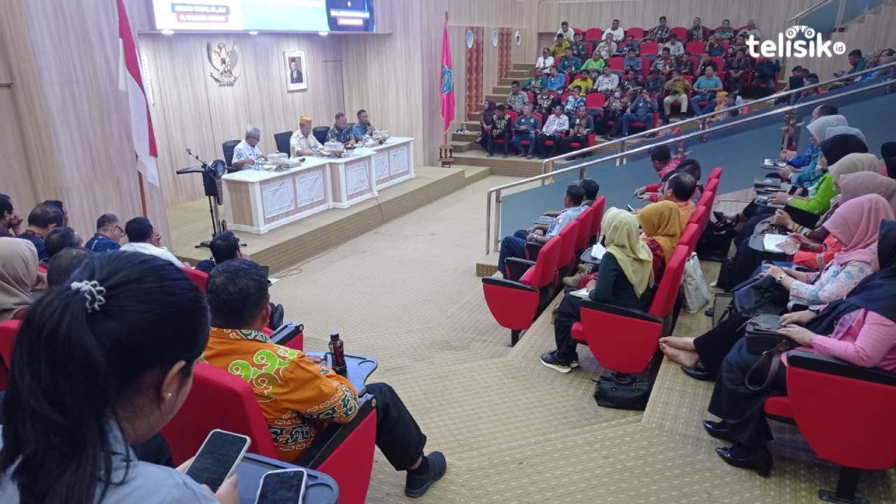 Pemerintah Kota Kendari menggelar rapat koordinasi, untuk menetapkan status siaga darurat kekeringan mengantisipasi meluasnya dampak badai Elnino. Foto: Sumarlin/Telisik