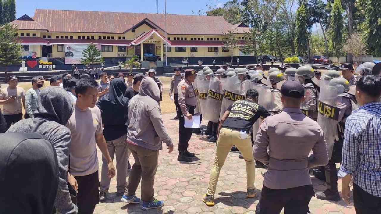 Sebanyak 257 personel dipersiapkan Polres Buton dalam latihan Sispamkota, siap kawal Pemilu 2024 mendatang. Foto: Ist.