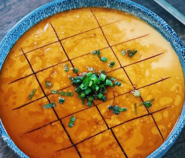 Ingin mencoba menu chinese dengan menu yang tak biasa? Anda bisa mencoba chinese streamed egg. Proses pembuatannya membutuhkan waktu kurang dari 15 menit dan harganya sangat terjangkau. Foto: Tiffycooks.com