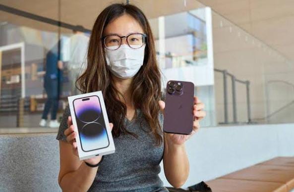 iPhone 15 series dipastikan masuk ke Indonesia. Distributor resmi Apple di Indonesia yakni iBox dan Digimap mengungkap jadwal ketersediaan serta harga iPhone 15 tersebut. Foto: Detik.com