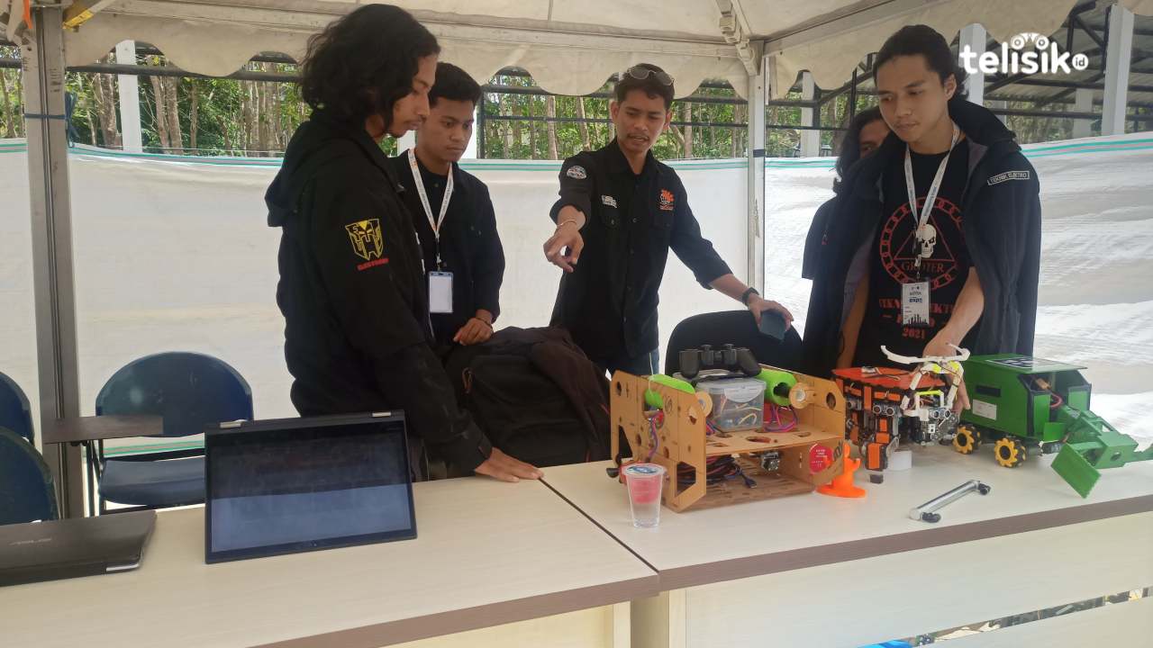 Inovasi dari mahasiswa Teknik Elektro, UHO Kendari ciptakan prototype robot penyelamatan jika terjadi bencana alam. Foto: Ahmad Jaelani/Telisik