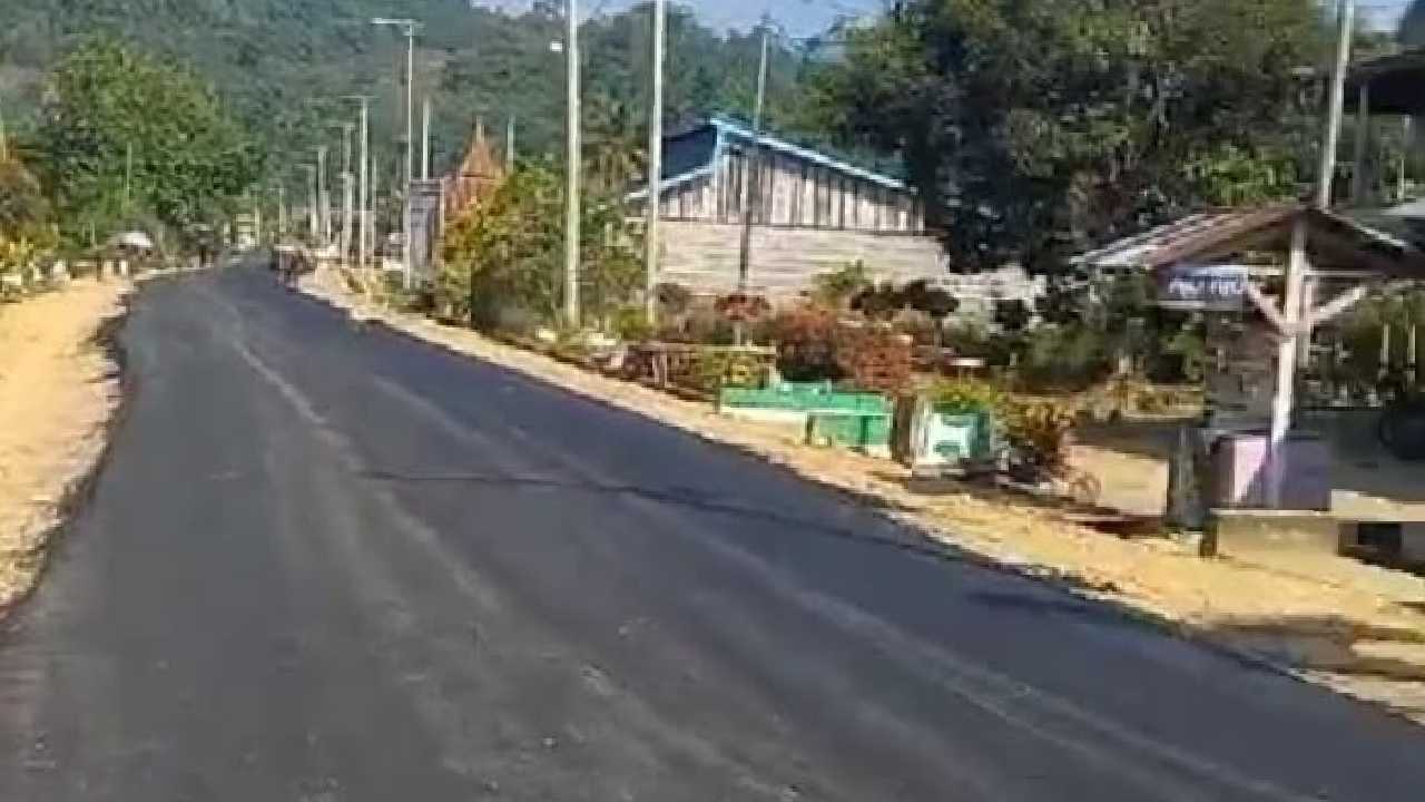 Salah satu ruas Jalan Lelewawo-Porehu, Kolaka Utara yang saat ini telah diaspal menggunakan dana Inpres tahun 2023. Foto: Ist.