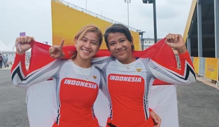 Atlet Cycling-BMX Indonesia meraih medali Asian Games 2022 di Chun'an Jieshou Sports Center BMX Course, Hangzhou, China, Minggu (1/10/2023). Amellya Nur Sifa meraih medali emas di nomor Women's Race dan Jasmine Azzahra Setyobudi mempersembahkan medali per