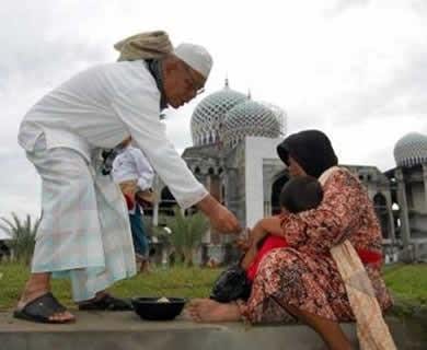 Melaksanakan ibadah hendaknya diniatkan dengan ikhlas. Tapi, manusia tentunya tidak lepas dari khilaf. Adakalanya, niat ibadah ternodai dengan keinginan tersembunyi. Foto: Repro Steemit.com