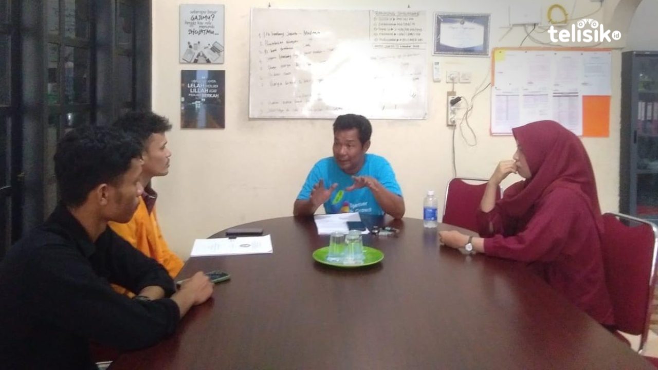 Kunjungan mahasiswa Jurnalistik UHO Kendari melakukan penelitian skripsi di Kantor Telisik.id, Rabu (29/11/2023). Foto: Andi Mahfud Arifin/Telisik