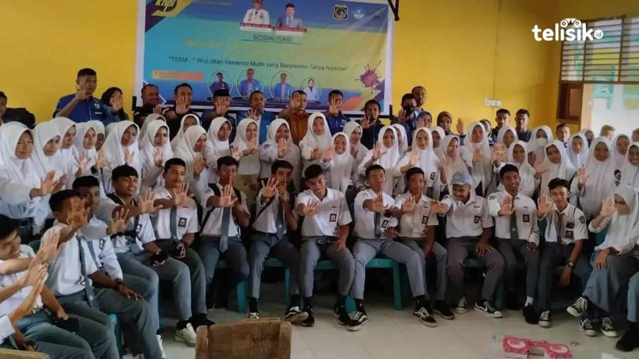 Sejumlah siswa SMA siap menjadi pribadi yang berkarakter, salah satunya dengan menjauhi narkoba. Foto: Putri Wulandari/Telisik