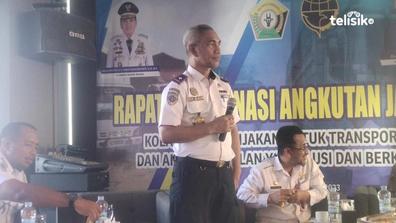 Kepala Dishub Sulawesi Tenggara, saat melakukan rapat koordinasi bersama Dishub se-kabupaten/kota. Foto: Erni Yanti/Telisik
