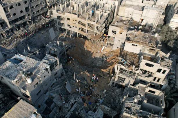 Pengeboman masih terus dilakukan oleh Israel pada warga sipil di Palestina. Sebanyak 15 orang tewas dalam serangan di sebuah sekolah di kamp pengungsi Jabalia. Foto: Repro Aljazeera.com