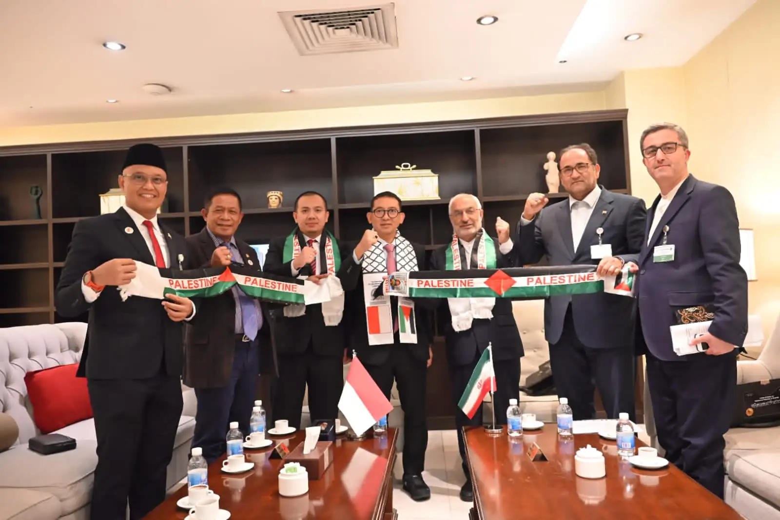 Anggota DPR RI, Hugua, Fadli Zon dan Gilang Dhielafararez dalam Asia Parliamentary Assembly (APA) di Irak. Foto: Ist.