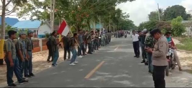 Para siswa SMAN 1 Tikep, Muna Barat gelar aksi peduli dan membuka donasi bagi Palestina. Foto: Ist.