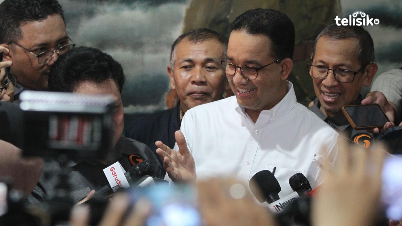 Calon presiden yang diusung partai politik di Koalisi Perubahan, Anies Baswedan, menjawab pertanyaan wartawan usai deklarasi Relawan Garda Matahari di Gedung Joeng 45, Jakarta Pusat, Jumat (17/11/2023). Foto: Mustaqim/Telisik
